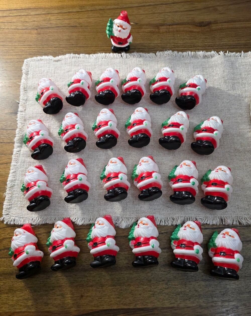 Vintage Hard Plastic Santa Christmas Light Covers Lot of 25 Excellent Condition